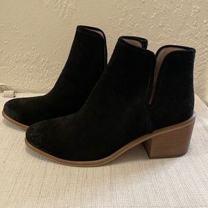 BP black bootie size 6